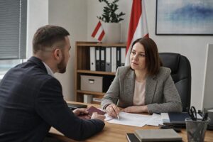 Гражданство Австрии за инвестиции: условия программы особых заслуг и суммы вложений